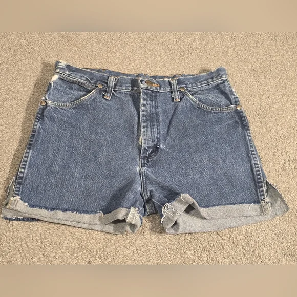 Wrangler Distressed Cuffed Cut Off Jean Shorts Western Cowgirl Barn Farmhouse - Picture 2 of 12